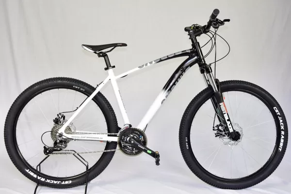 Barons M6 melns/balts, 3x8 Alivio, 27.5'